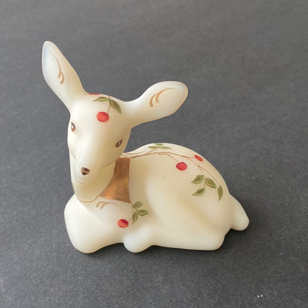 Vintage Fenton Deer Twining Ivory Satin Glass Christmas Hand Painted Gold Collar - Picture 1 of 9